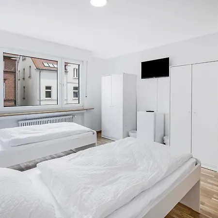 Mit Balkon In *