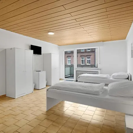 Mit Balkon In Apartment